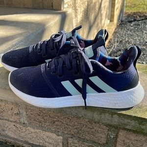 Adidas Women’s/ Size 8